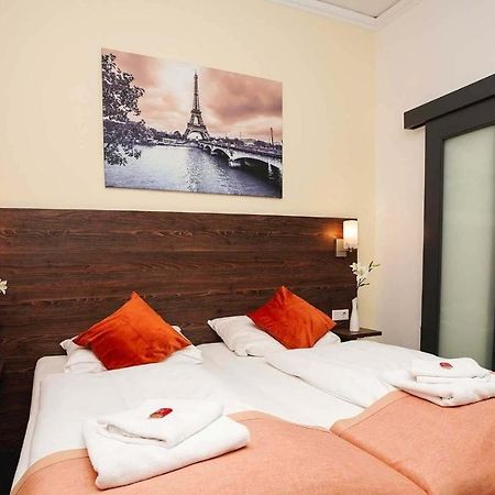 Hotel Little Paris Франкфурт на Майн Екстериор снимка