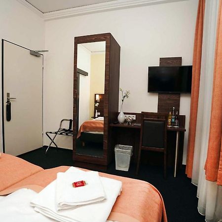 Hotel Little Paris Франкфурт на Майн Екстериор снимка