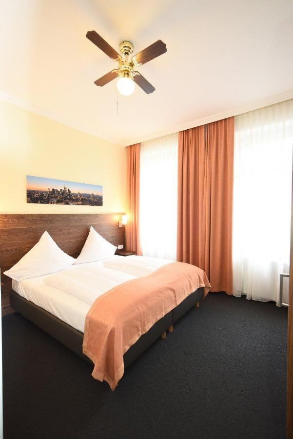 Hotel Little Paris Франкфурт на Майн Екстериор снимка