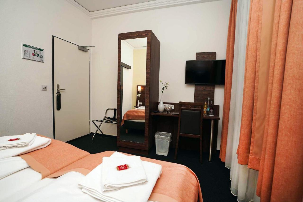Hotel Little Paris Франкфурт на Майн Екстериор снимка