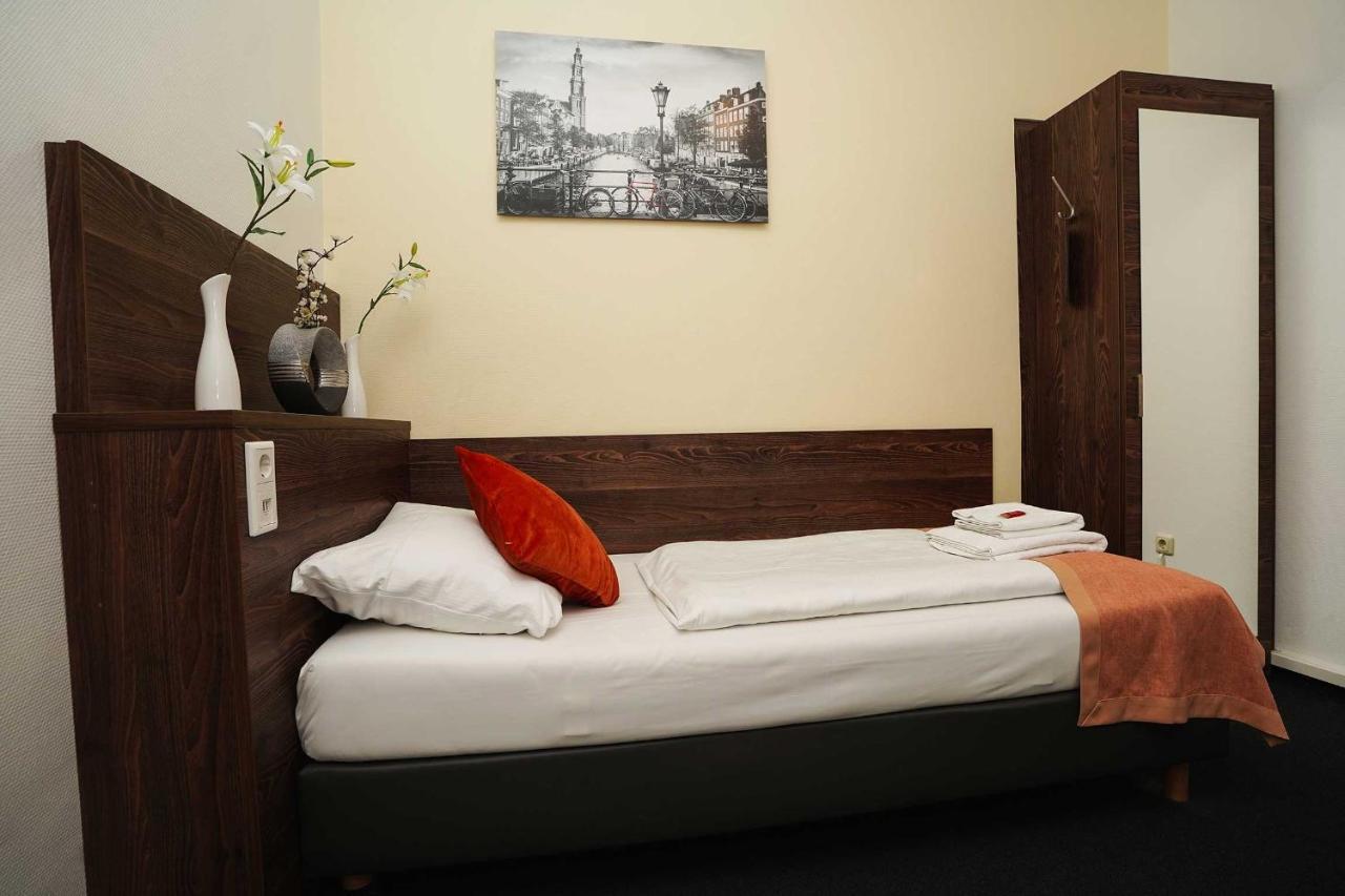 Hotel Little Paris Франкфурт на Майн Екстериор снимка