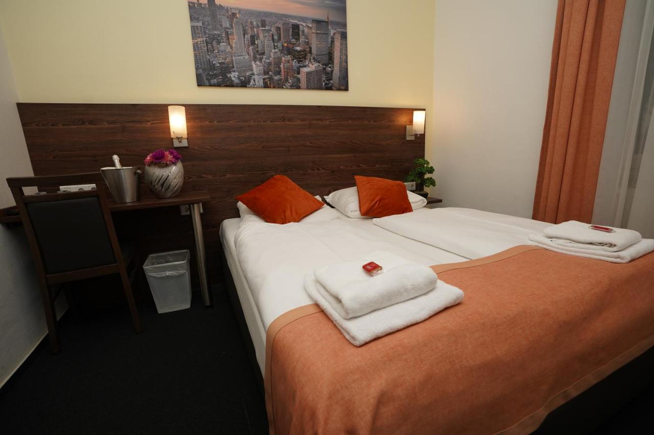 Hotel Little Paris Франкфурт на Майн Екстериор снимка