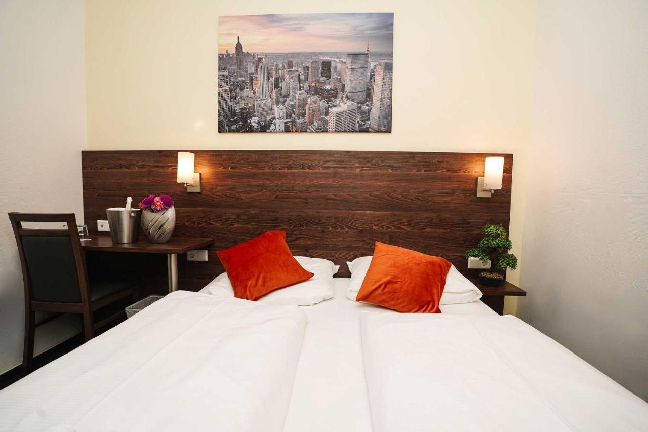 Hotel Little Paris Франкфурт на Майн Екстериор снимка