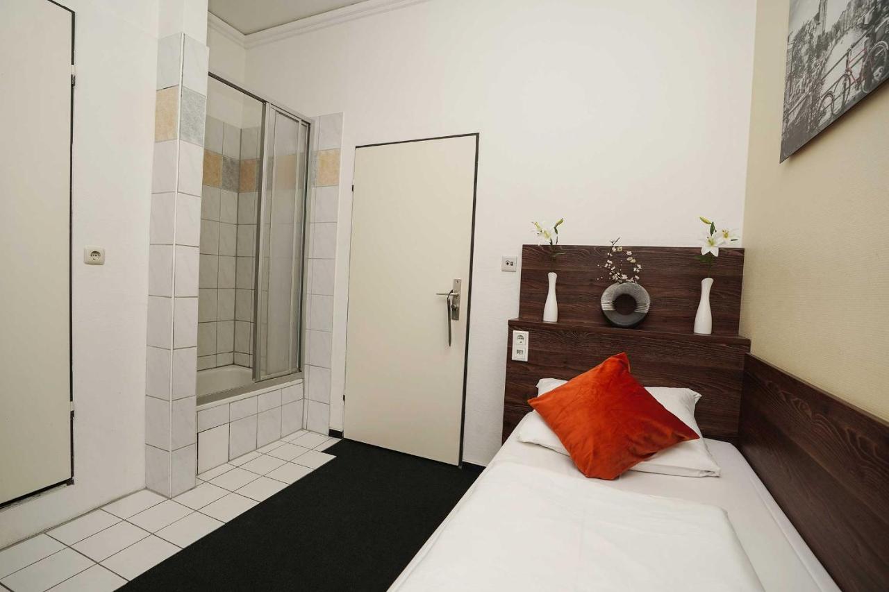 Hotel Little Paris Франкфурт на Майн Екстериор снимка