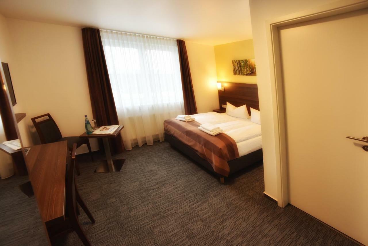 Hotel Little Paris Франкфурт на Майн Екстериор снимка