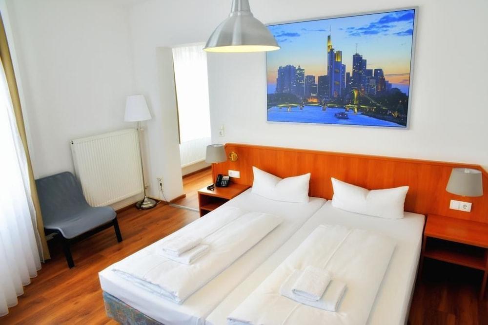 Hotel Little Paris Франкфурт на Майн Екстериор снимка